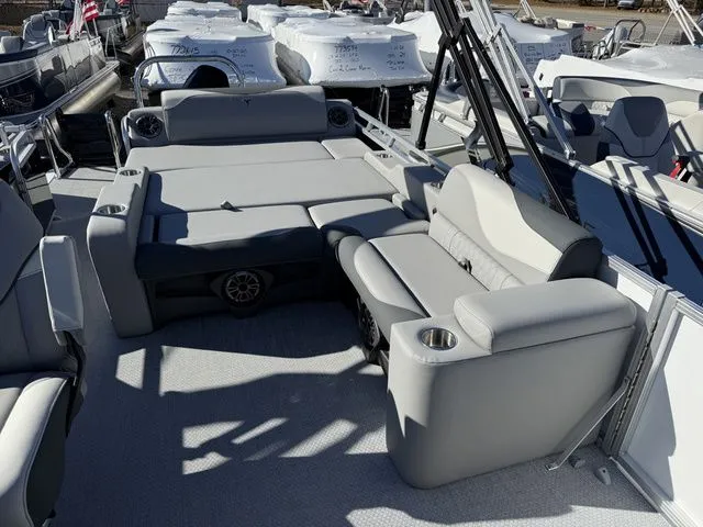 Slide: The Image of Tahoe LTZ - 23 FT Versatile Rear Lounger 2026 - 6