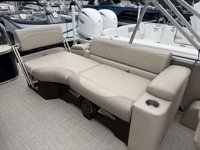 Slide: The Image of Tahoe LTZ - 23 FT Quad Lounger Shift 2026 - 10