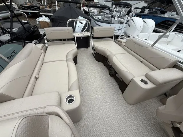 Slide: The Image of Tahoe LTZ - 23 FT Quad Lounger Shift 2026 - 7