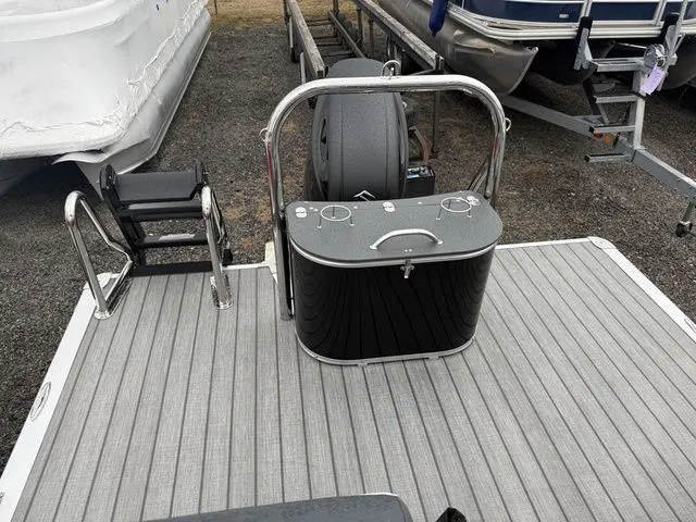 Slide: The Image of Tahoe LTZ - Quad Lounger Shift 25E85 2026 - 3