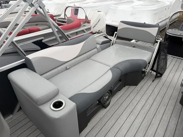 Slide: The Image of Tahoe LTZ - Quad Lounger Shift 25E85 2026 - 5