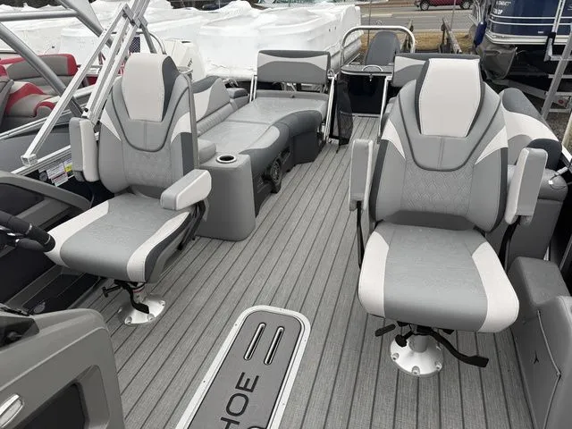 Slide: The Image of Tahoe LTZ - Quad Lounger Shift 25E85 2026 - 7