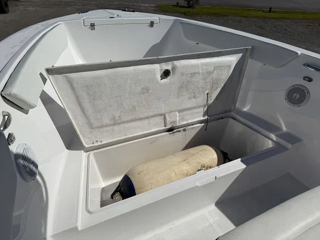 Slide: The Image of Clearwater 2300 Center Console 2023 - 15