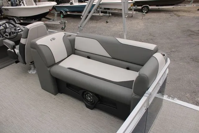 Slide: The Image of Avalon Venture Quad Lounger 21 2024 - 11