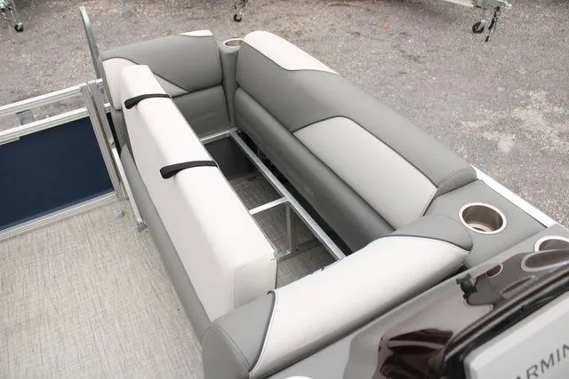 Slide: The Image of Avalon Venture Quad Lounger 21 2024 - 13