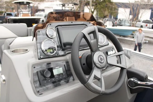 Slide: The Image of Avalon Venture Quad Lounger 21 2024 - 16