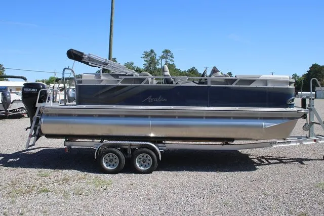 Slide: The Image of Avalon Venture Quad Lounger 21 2024 - 4