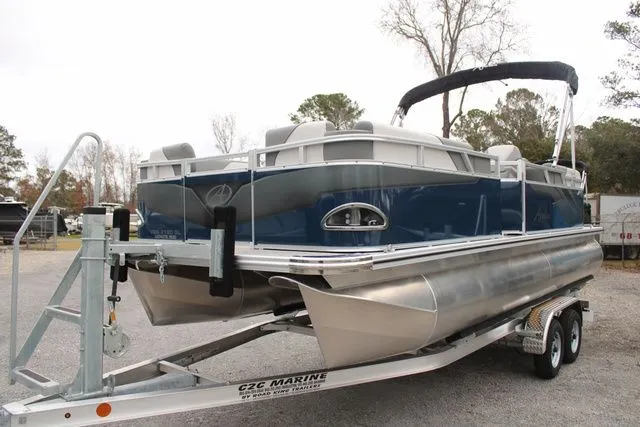 Slide: The Image of Avalon Venture Quad Lounger 21 2024 - 6