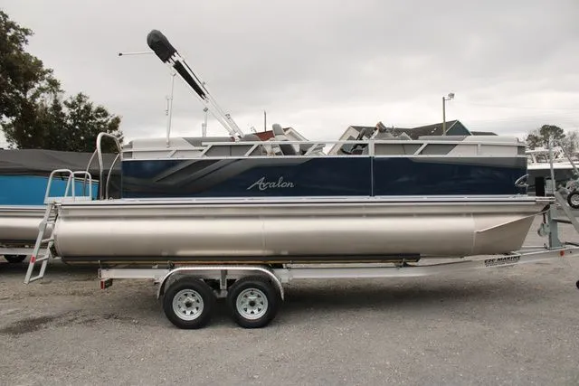 Slide: The Image of Avalon Venture Quad Lounger 21 2024 - 9