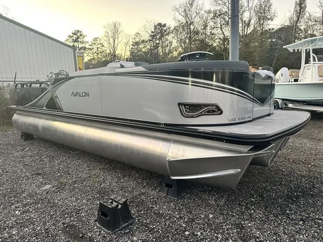 Slide: The Image of Avalon LSZ - 23 FT Versatile Rear Lounger 2025 - 6