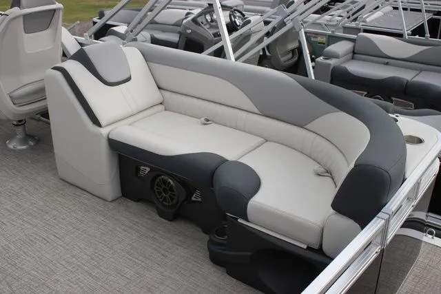 Slide: The Image of Avalon LSZ - 23 FT Quad Lounger 2025 - 11