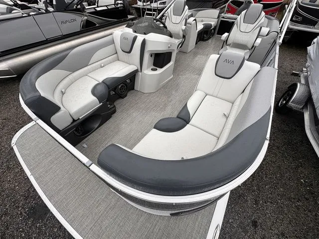Slide: The Image of Avalon LSZ - 23 FT Quad Lounger 2025 - 22