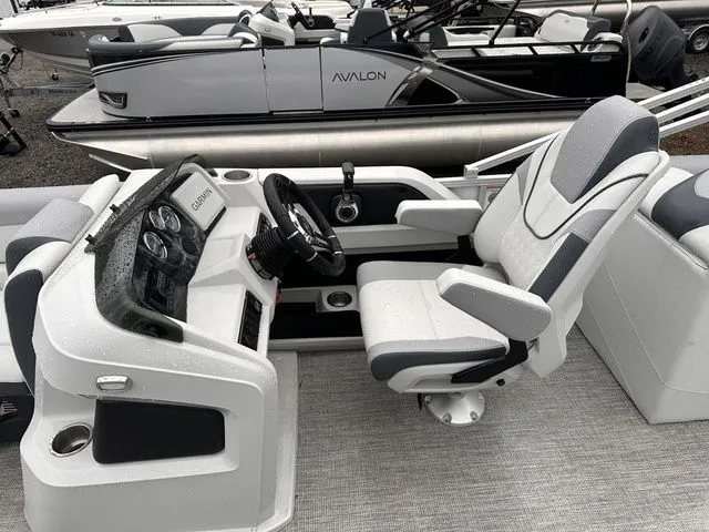 Slide: The Image of Avalon LSZ - 23 FT Quad Lounger 2025 - 23