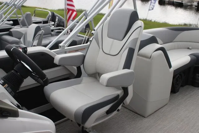 Slide: The Image of Avalon LSZ - 23 FT Quad Lounger 2025 - 9