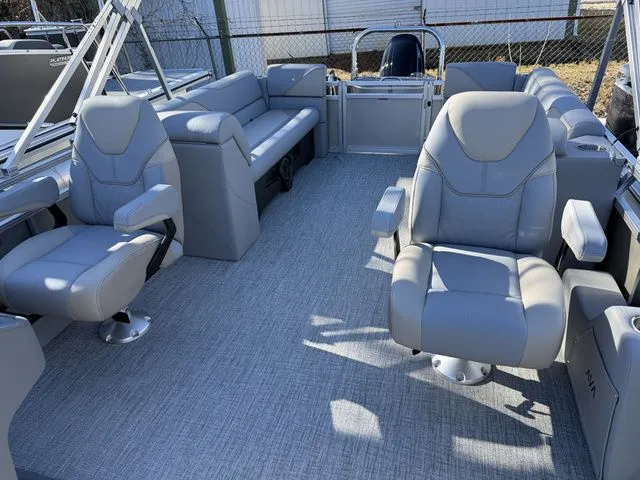 Slide: The Image of Avalon Venture - 23 FT Quad Lounger 2026 - 10