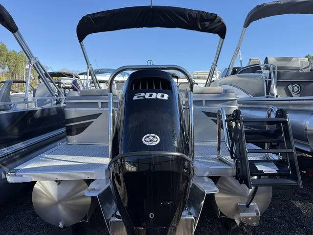 Slide: The Image of Avalon Venture - 23 FT Quad Lounger 2026 - 3