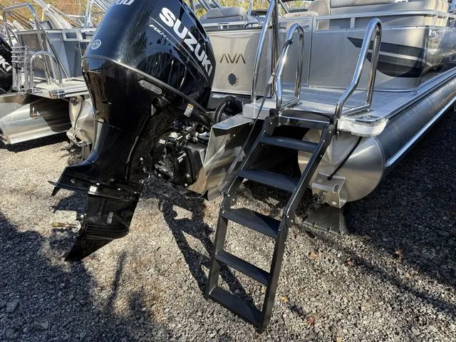 Slide: The Image of Avalon Venture - 23 FT Quad Lounger 2026 - 4