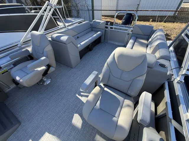Slide: The Image of Avalon Venture - 23 FT Quad Lounger 2026 - 6