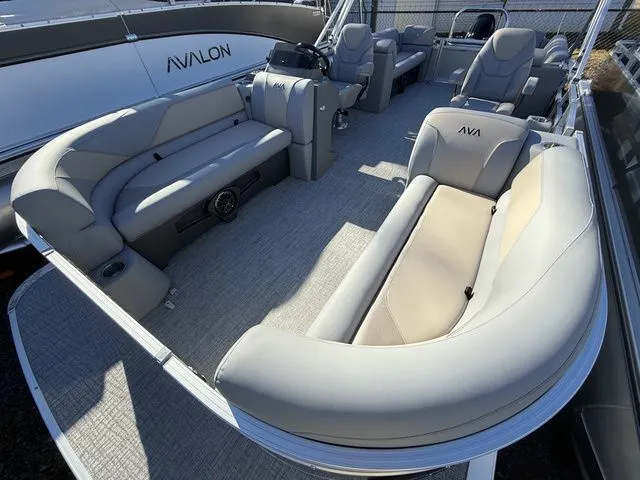 Slide: The Image of Avalon Venture - 23 FT Quad Lounger 2026 - 9