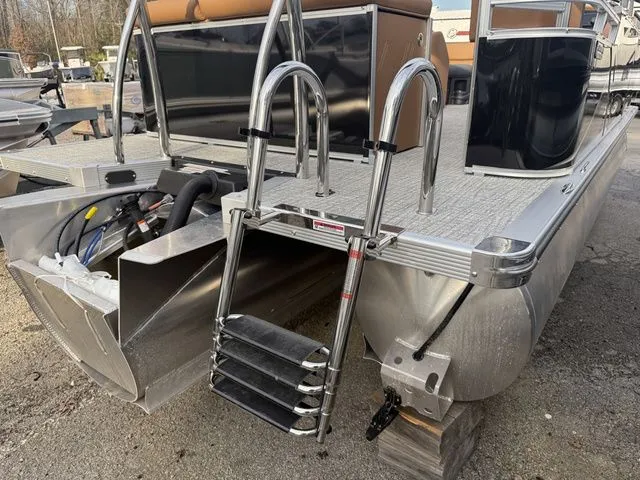 Slide: The Image of Avalon Avalon LSZ Cruise - 19 FT 2026 - 3