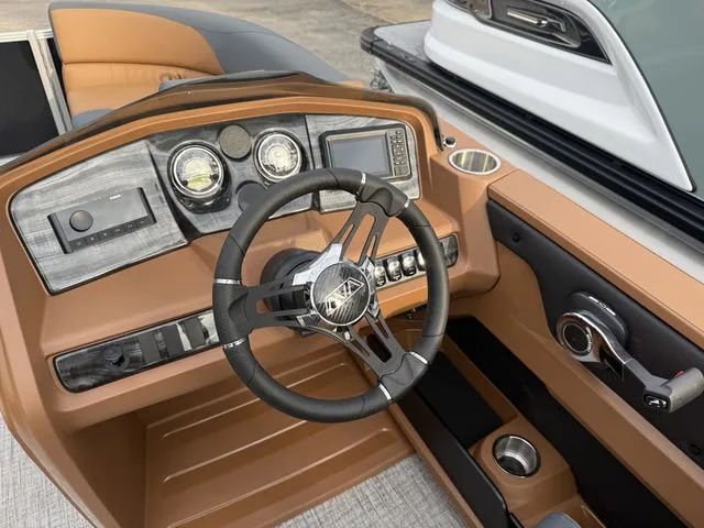 Slide: The Image of Avalon Avalon LSZ Cruise - 19 FT 2026 - 6