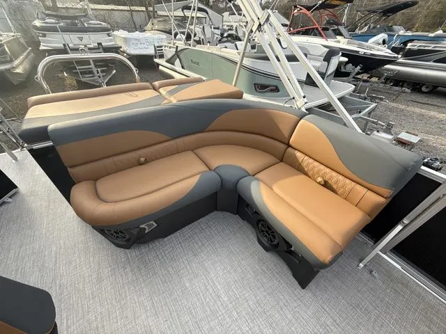 Slide: The Image of Avalon Avalon LSZ Cruise - 19 FT 2026 - 8