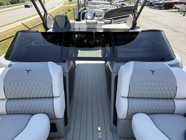 Slide: The Image of Tahoe GRAND TAHOE LTD ELITE PP 25' 2025 - 15