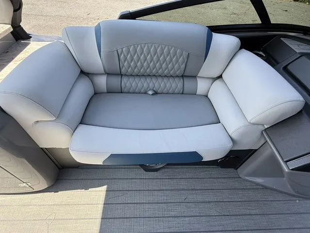 Slide: The Image of Tahoe GRAND TAHOE LTD ELITE PP 25' 2025 - 17