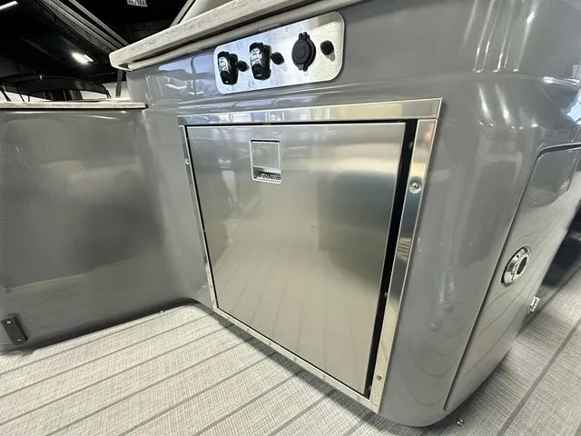 Slide: The Image of Tahoe GRAND TAHOE LTD ELITE PP 25' 2025 - 8