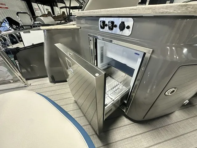 Slide: The Image of Tahoe GRAND TAHOE LTD ELITE PP 25' 2025 - 9