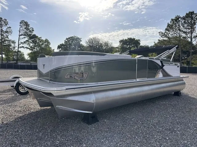 Slide: The Image of Tahoe LTZ - 23 FT Cruise Rear Bench 2025 - 10