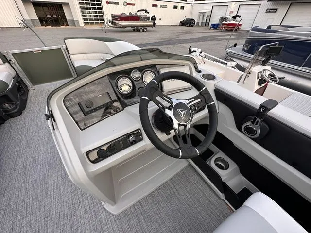 Slide: The Image of Tahoe LTZ - 23 FT Cruise Rear Bench 2025 - 16