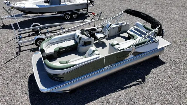 Slide: The Image of Tahoe LTZ - 23 FT Cruise Rear Bench 2025 - 19