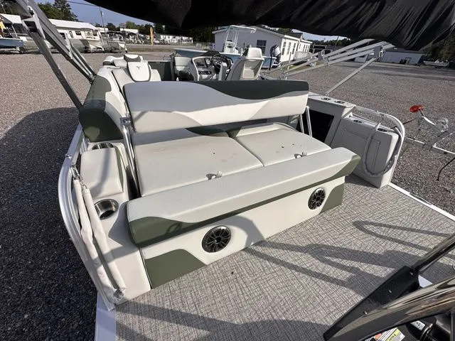 Slide: The Image of Tahoe LTZ - 23 FT Cruise Rear Bench 2025 - 7