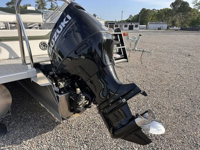 Slide: The Image of Tahoe LTZ - 23 FT Cruise Rear Bench 2025 - 8