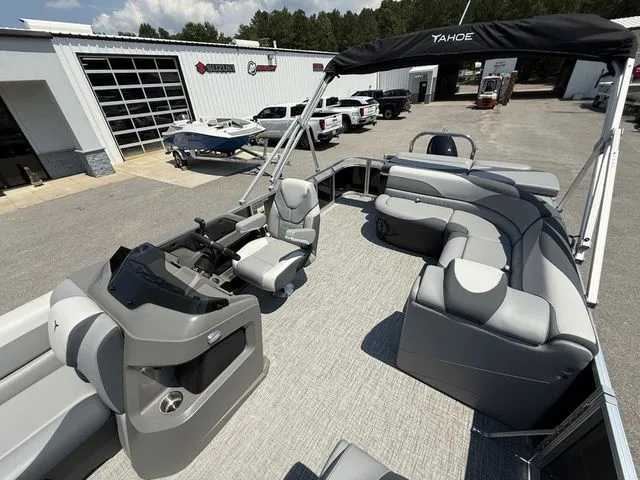 Slide: The Image of Tahoe LTZ - 23 FT Cruise 2025 - 10