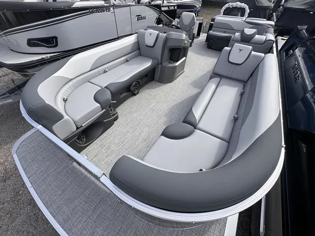 Slide: The Image of Tahoe LTZ - 23 FT Cruise 2025 - 12