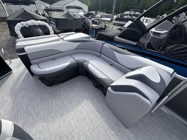 Slide: The Image of Tahoe LTZ - 23 FT Cruise 2025 - 15