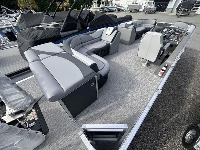 Slide: The Image of Tahoe LTZ - 23 FT Cruise 2025 - 16