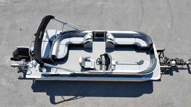 Slide: The Image of Tahoe LTZ - 23 FT Cruise 2025 - 4