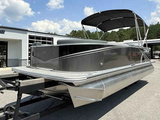 Slide: The Image of Tahoe LTZ - 23 FT Cruise 2025 - 6