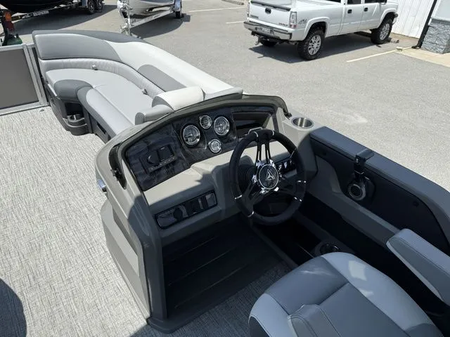 Slide: The Image of Tahoe LTZ - 23 FT Cruise 2025 - 8