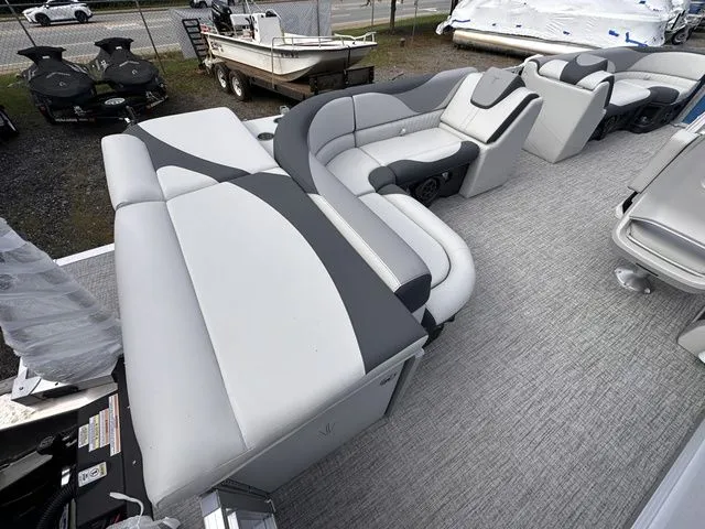 Slide: The Image of Tahoe LTZ - 23 FT Cruise 2025 - 9