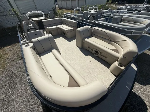 Slide: The Image of Tahoe Sport 85 - 21 Rear Fish 2026 - 10