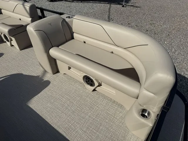 Slide: The Image of Tahoe Sport 85 - 21 Rear Fish 2026 - 17