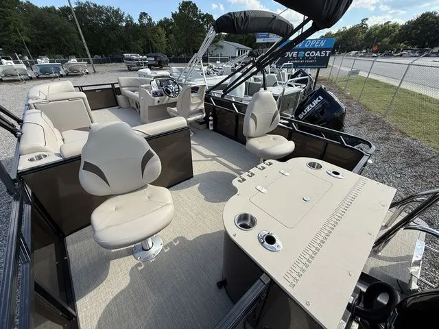 Slide: The Image of Tahoe Sport 85 - 21 Rear Fish 2026 - 19