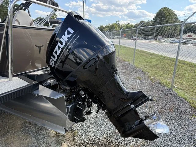 Slide: The Image of Tahoe Sport 85 - 21 Rear Fish 2026 - 22