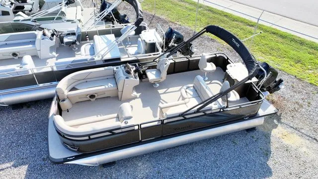 Slide: The Image of Tahoe Sport 85 - 21 Rear Fish 2026 - 3