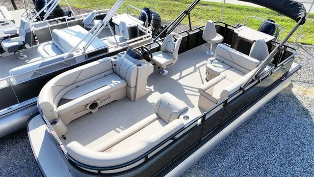 Slide: The Image of Tahoe Sport 85 - 21 Rear Fish 2026 - 4