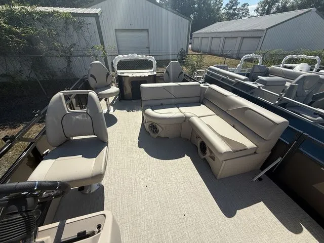 Slide: The Image of Tahoe Sport 85 - 21 Rear Fish 2026 - 5